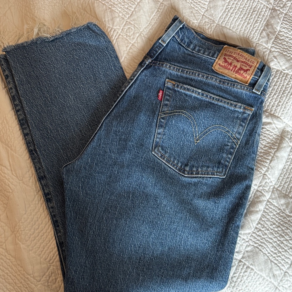 Levi's Classic 501 Straight Women’s Cropped Jeans in Denim Blue